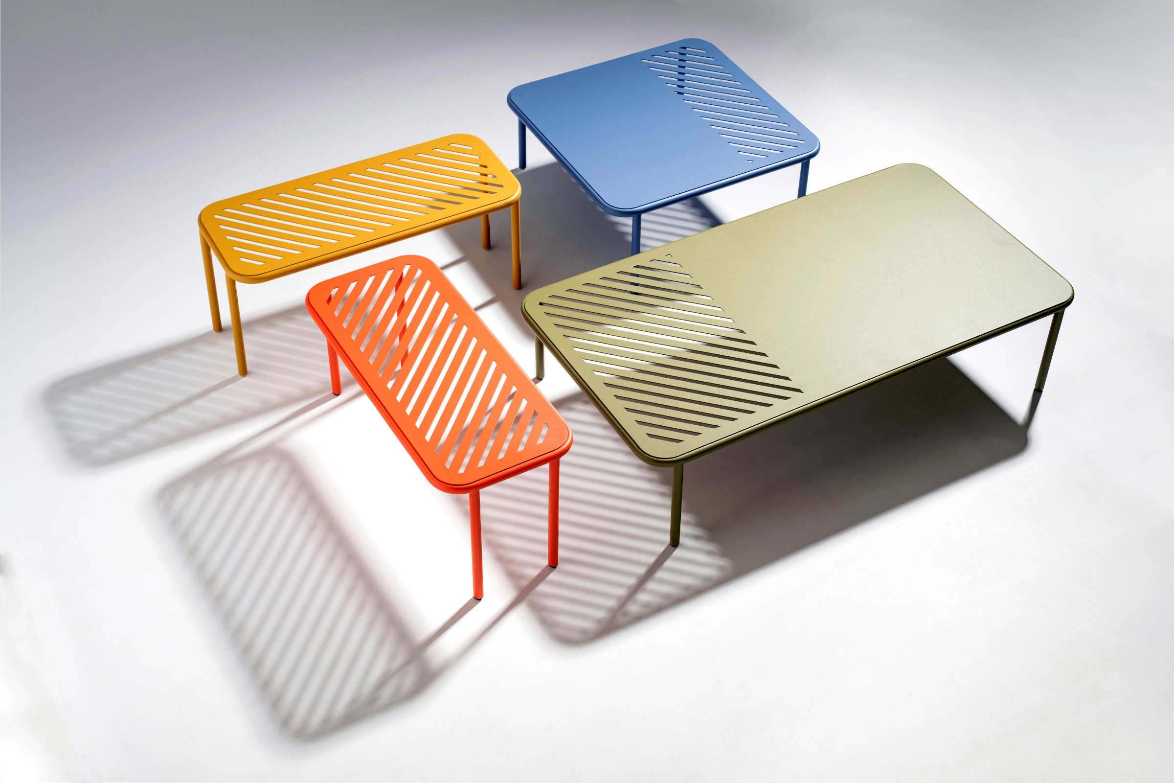 SMAK Designer Gartenclubtisch von GARDA in verschiedenen Farben und Groeßen