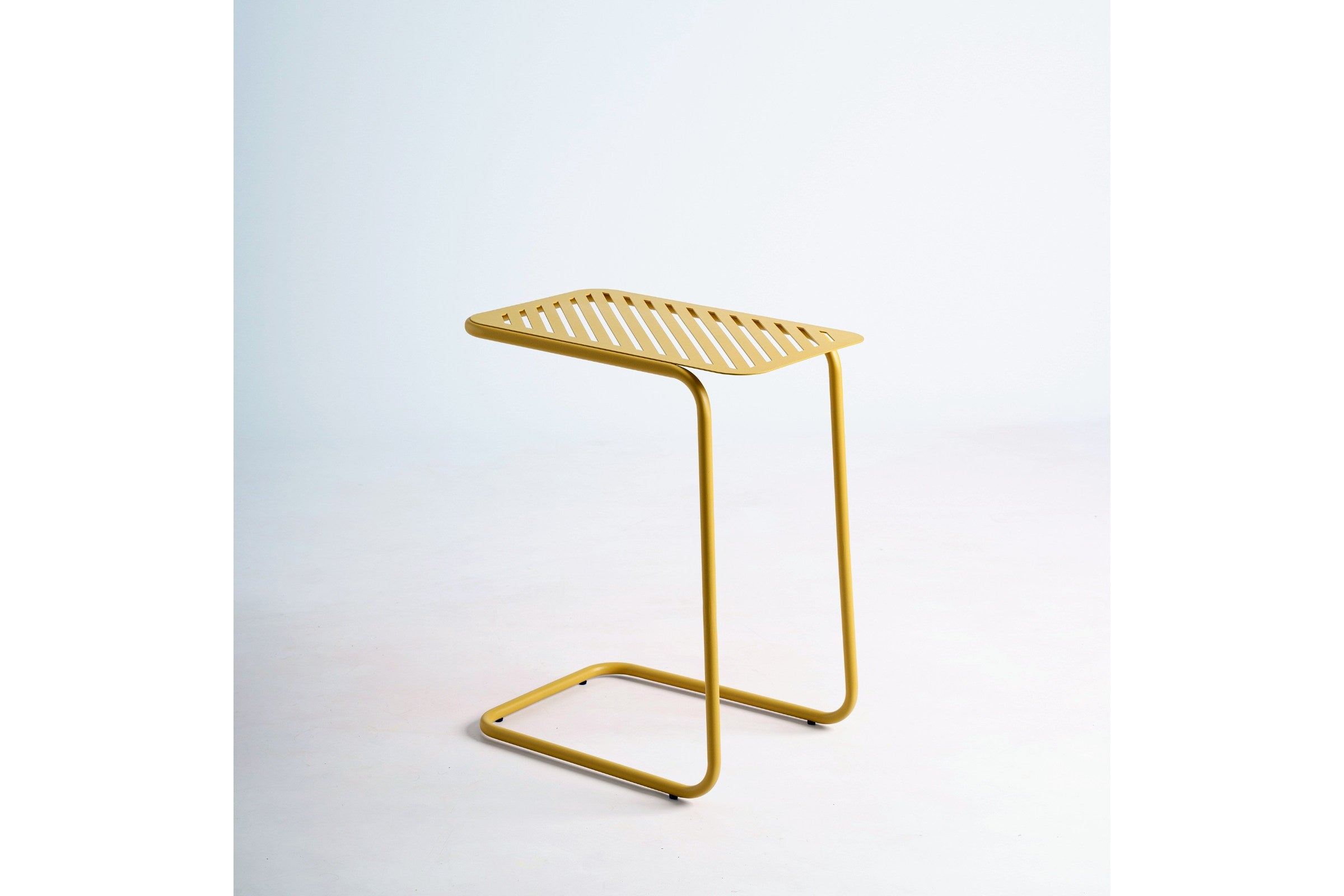 SMAK Designer Laptoptisch auf weißem Hintergrund