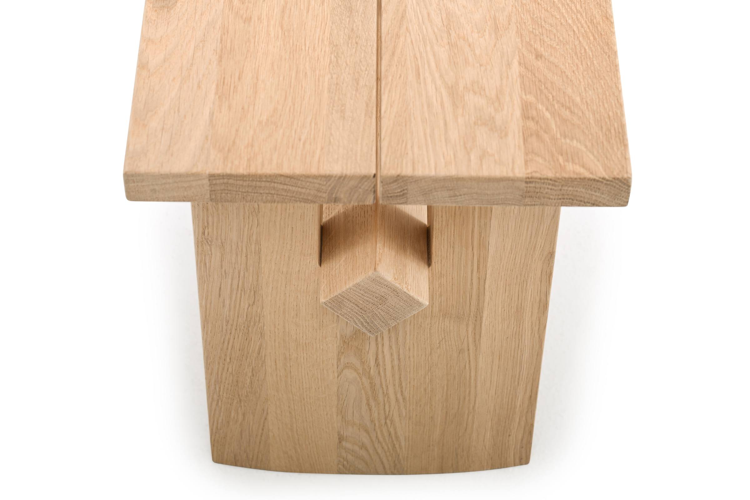 Detailaufnahme der Holzverbindung des Designer Hockers