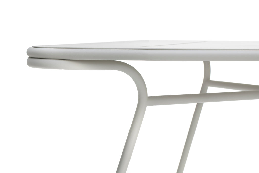 TOTEM Designer Gartentisch L200 von GARDA – Detailansicht der Tischkante