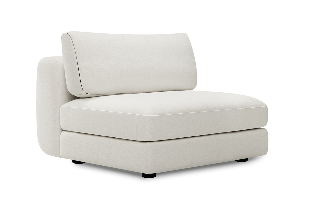 TRIBECA Designer Sessel von Volumen in hellem Stoff mit breiter Sitzfläche und weichem Rückenkissen