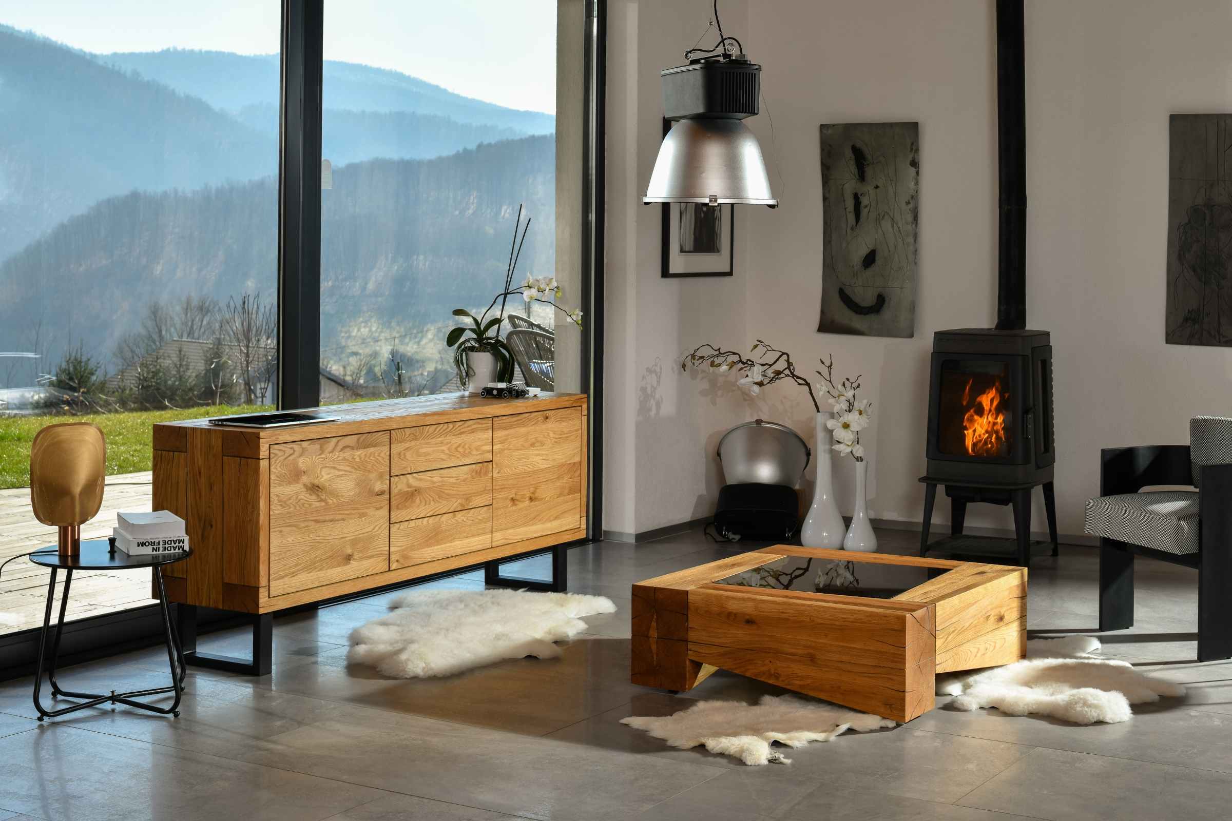 TYKO Couchtisch von Whiteoak im modernen Wohnzimmerambiente mit Aussicht