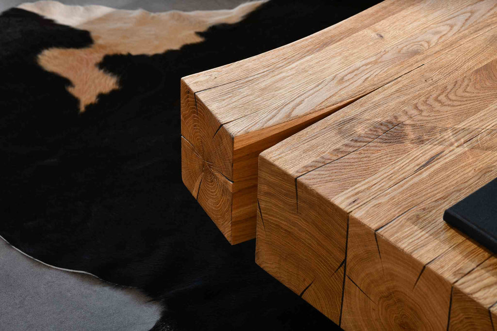 Detailansicht des TYKO Couchtischs mit sichtbaren Holzmaserungen