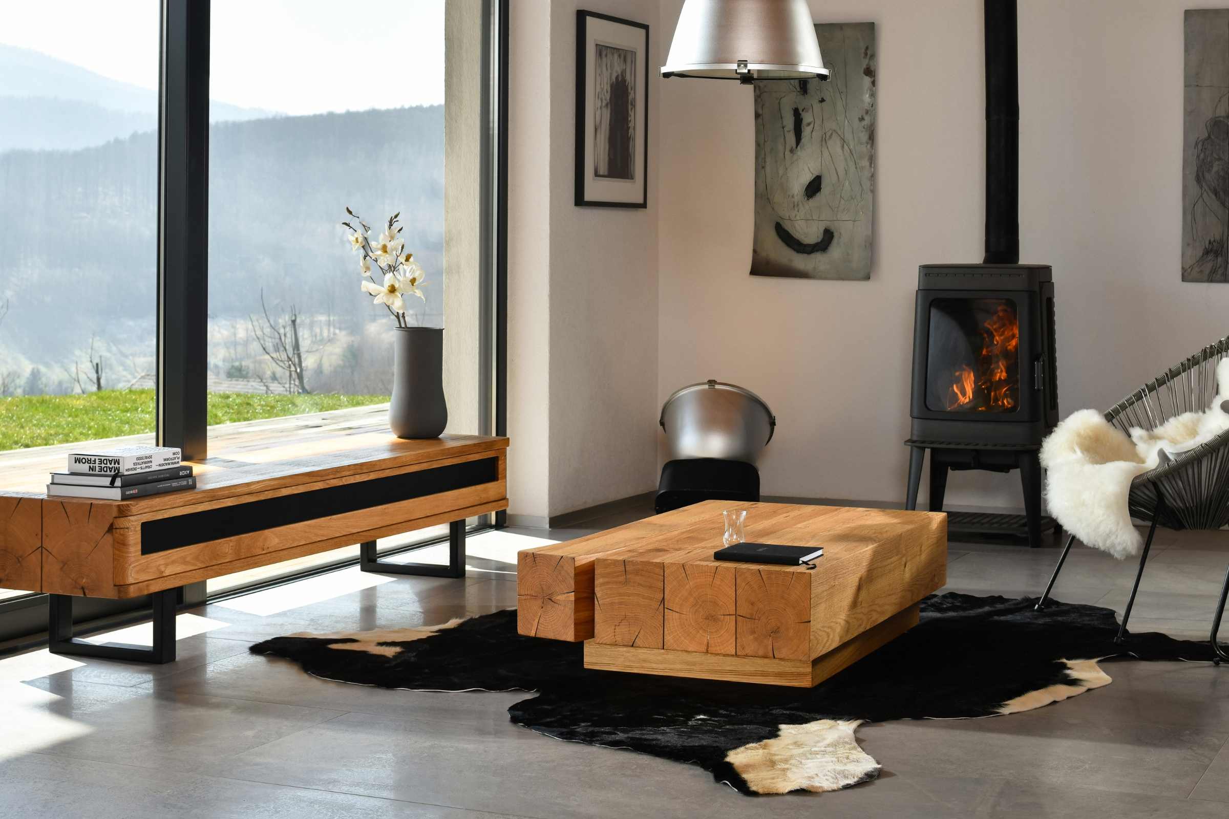 TYKO Couchtisch mit Seitensprung – Massiver Designer Holztisch