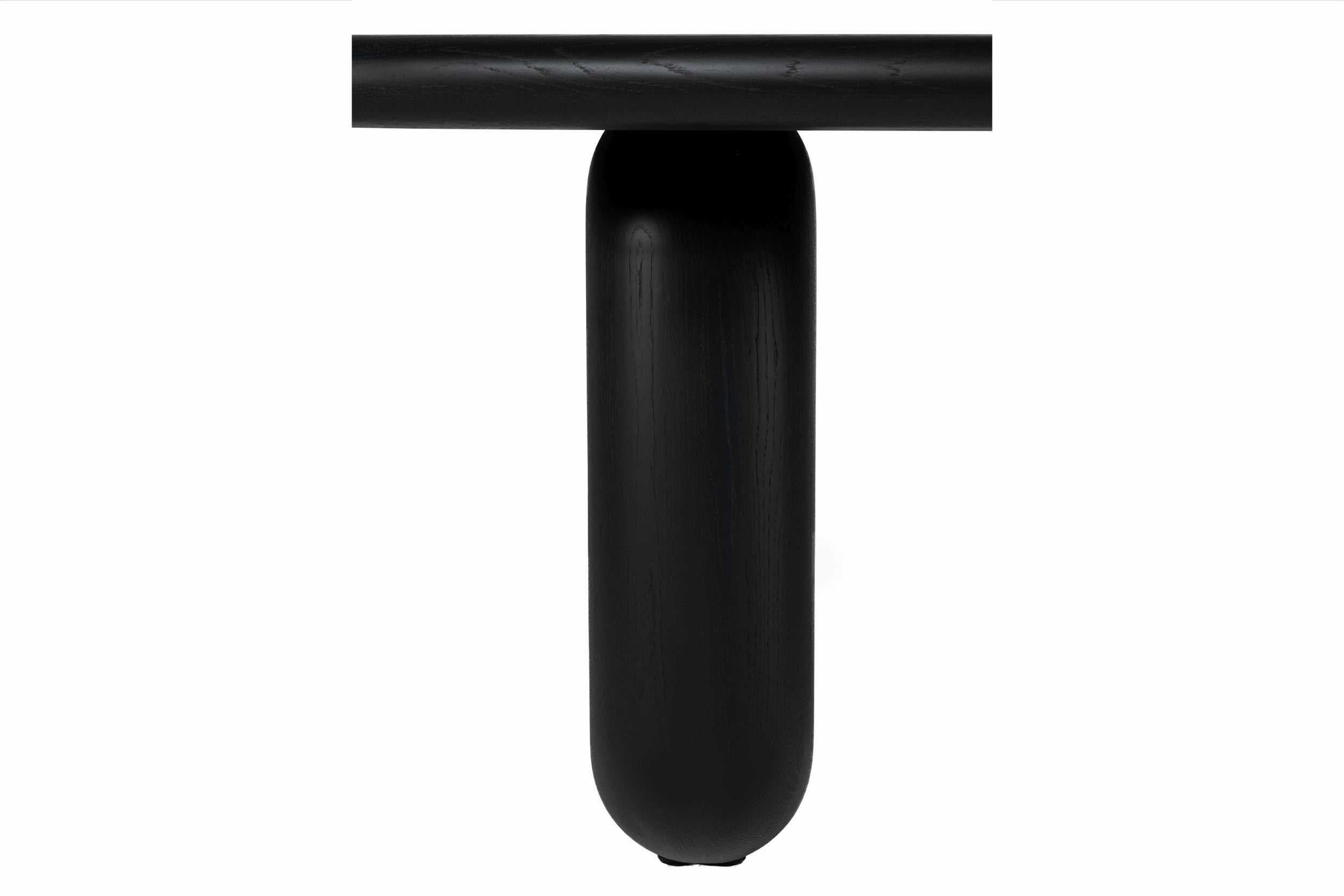 Unteransicht in Schwarz, die die stabile Konstruktion der Tischbeine zeigt