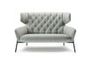 VIGO Designer Sofa von EXTRAFORM in grauem Stoff mit schwarzem Metallgestell, frontal aufgenommen