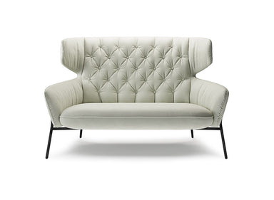 VIGO Designer Sofa in hellem Leder mit schwarzem Metallgestell, elegante Frontansicht