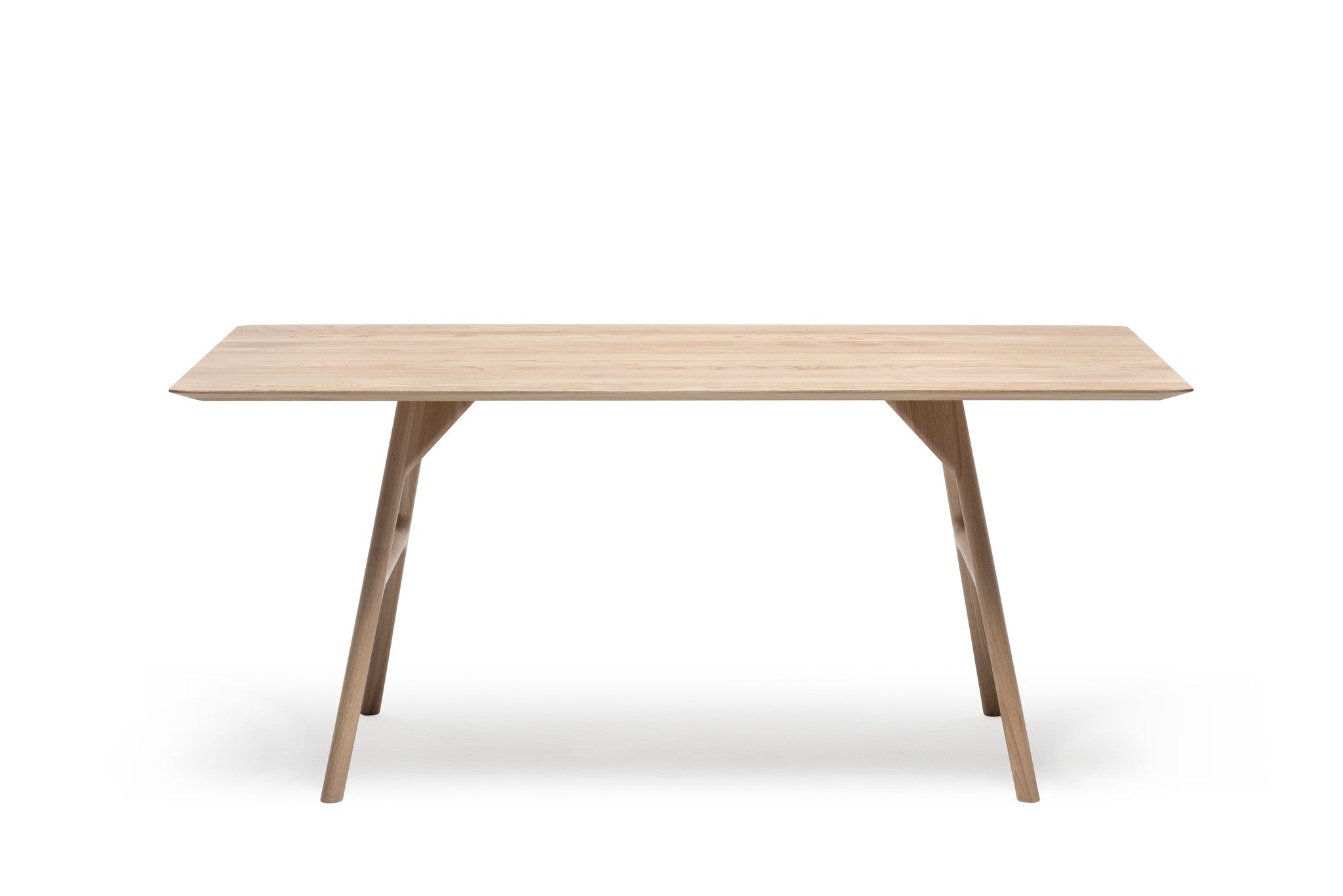 Gesamtbild des Esstisches in eleganter Ausführung